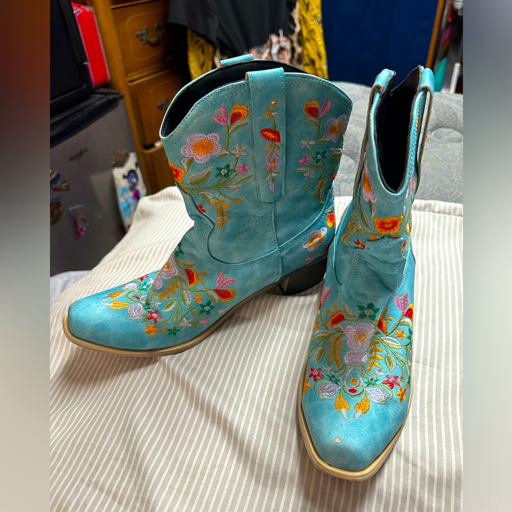 Women’s Cowgirl Boots